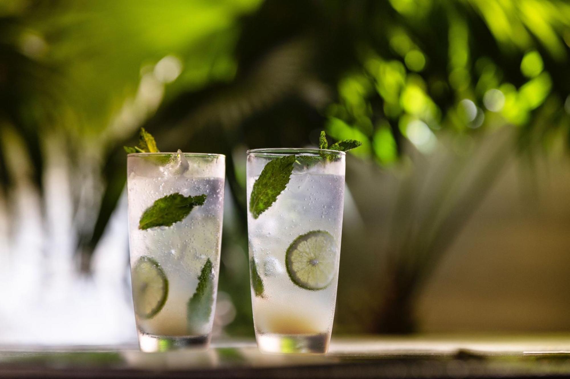 Santa Marta Marriott Resort Playa Dormida Екстериор снимка A caipirinha cocktail