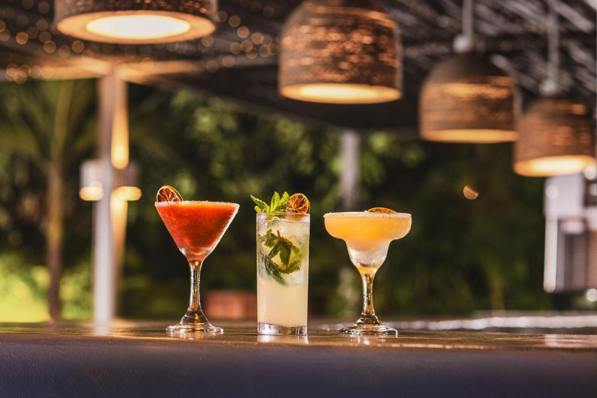 Santa Marta Marriott Resort Playa Dormida Екстериор снимка Cocktails at the bar