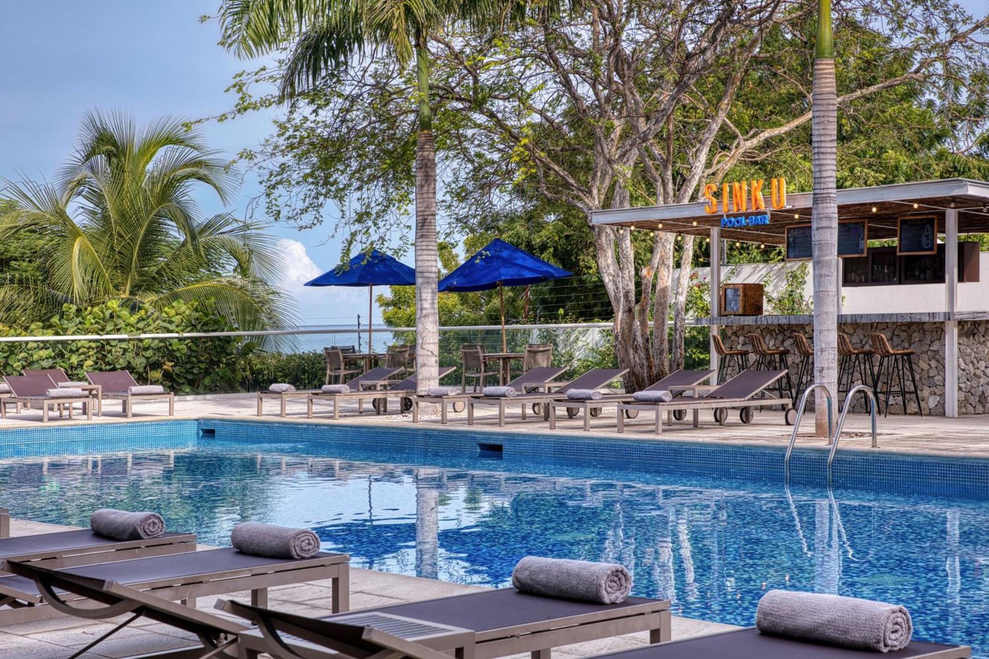 Santa Marta Marriott Resort Playa Dormida Екстериор снимка The swimming pool at the hotel
