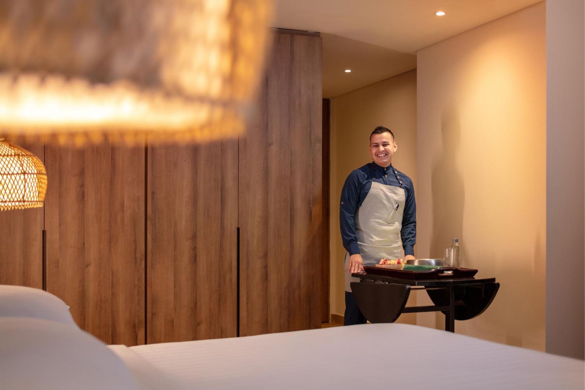 Santa Marta Marriott Resort Playa Dormida Екстериор снимка A butler at the Mandarin Oriental, Munich