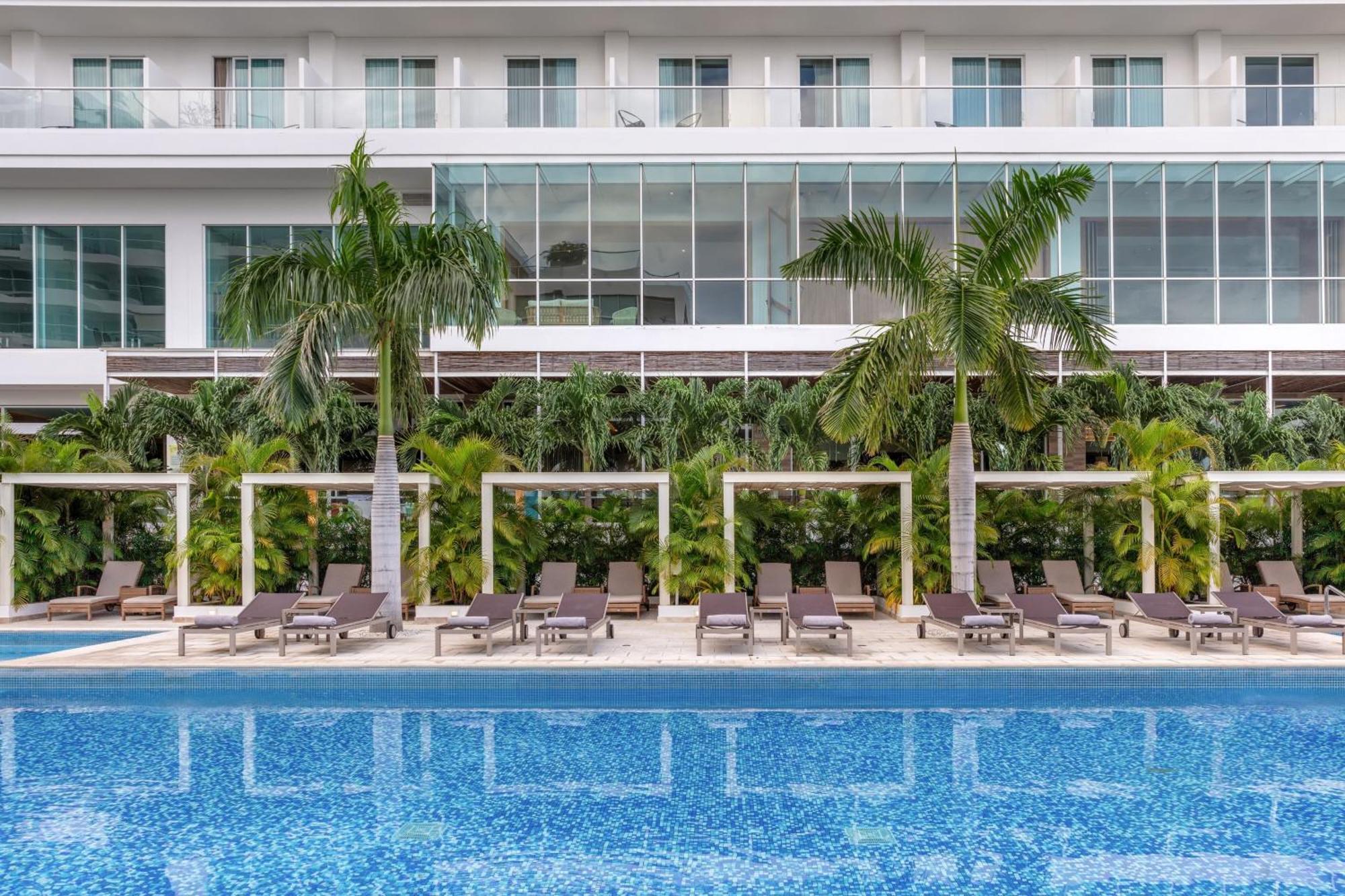 Santa Marta Marriott Resort Playa Dormida Екстериор снимка The swimming pool at the hotel